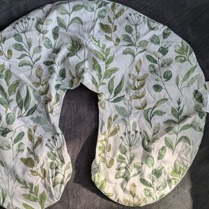 Boppy Green Leaf Print Pillow Cover